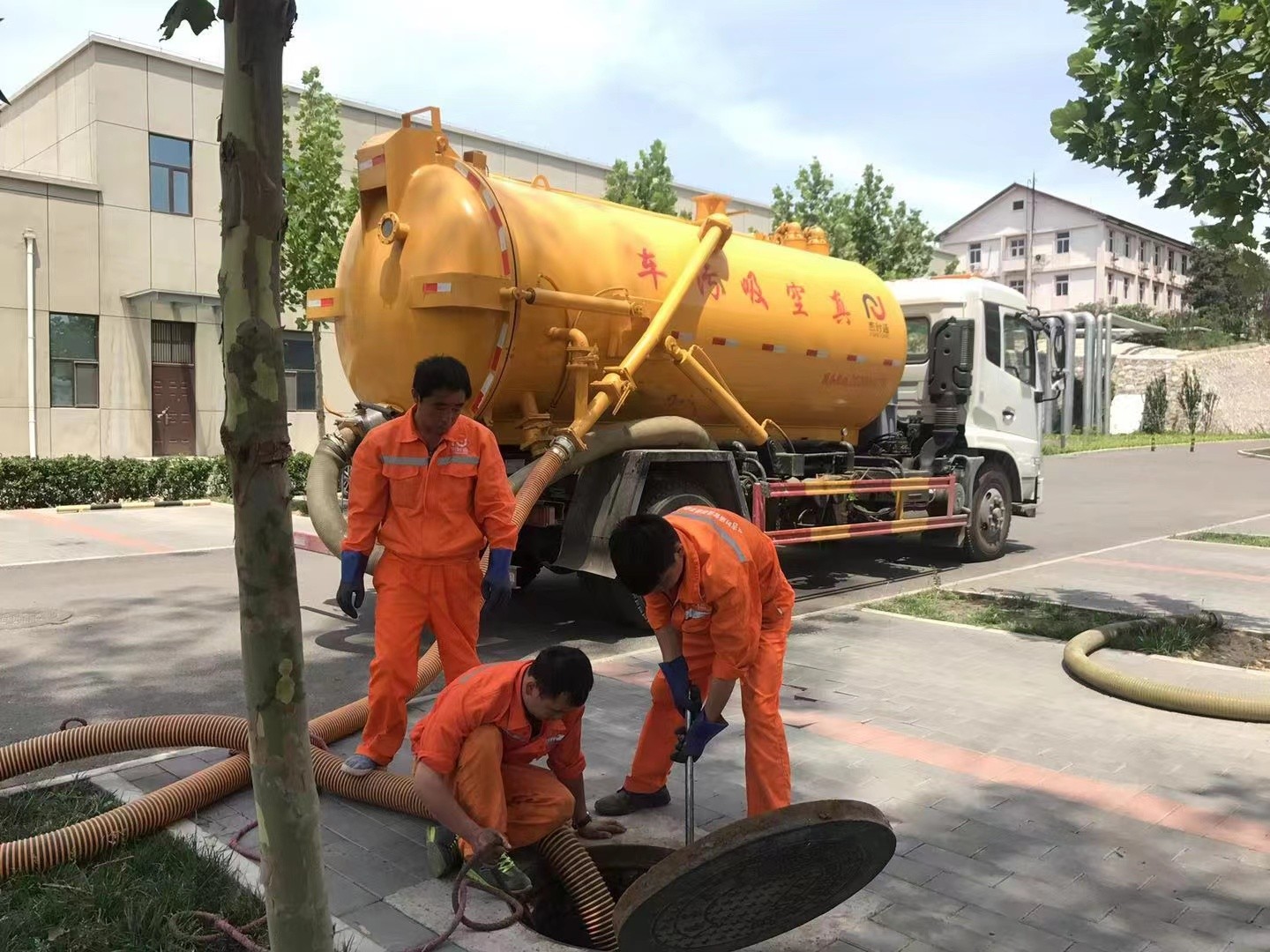 天涯化粪池清理与5-8吨吸粪车施工效率分析